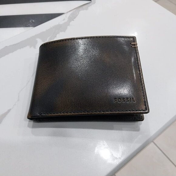 Men's Wade Leather Bifold with Flip ID Wallet, Black, (Model: ML3882001) - Picture 5 of 10